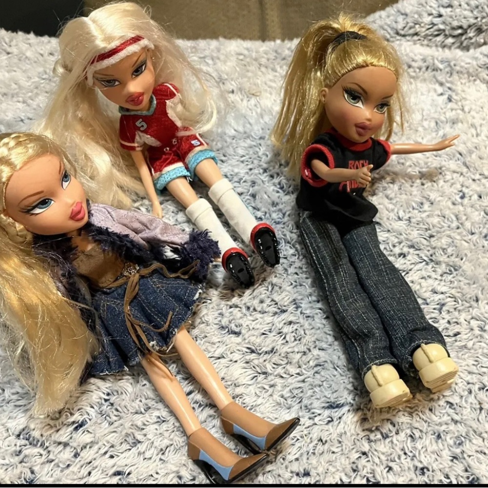 Vintage Y2K Bratz doll MGA 2001 Lot Of 3 Plus Retro. with shoes and clothes